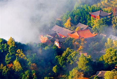 Huaihua West Mountain Scenic Area: A Majestic Tapestry of Nature and Culture!