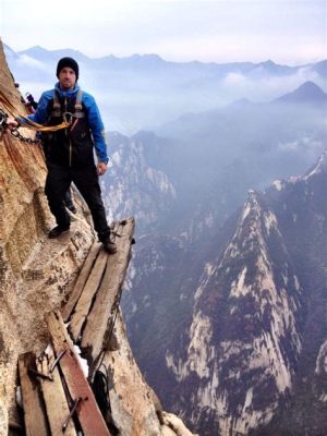 Huashan Mountain: Scenic Hiking Trails and Breathtaking Panoramic Views!