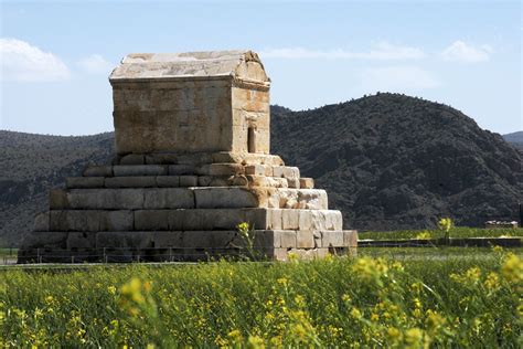  The Tomb of Cyrus the Great: Unveiling an Ancient Persian Legacy!